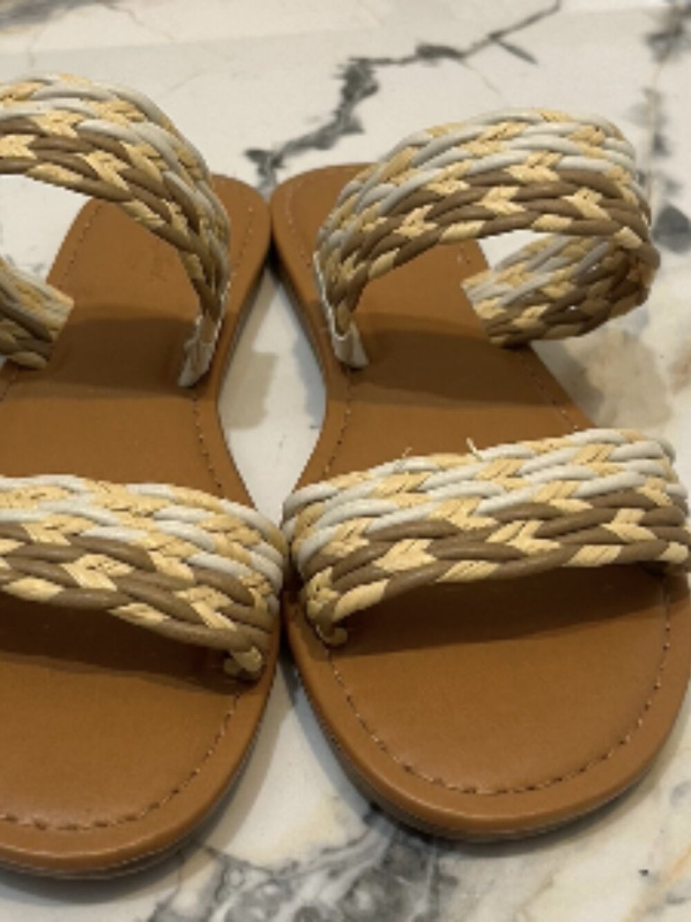 Universal Thread Sandal - Picture 2 of 4